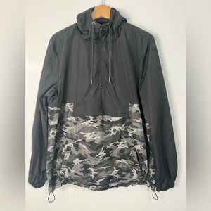 Hot topic camo windbreaker size s/m